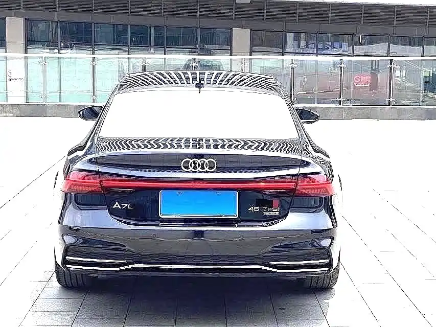 Audi A7L — фото 8