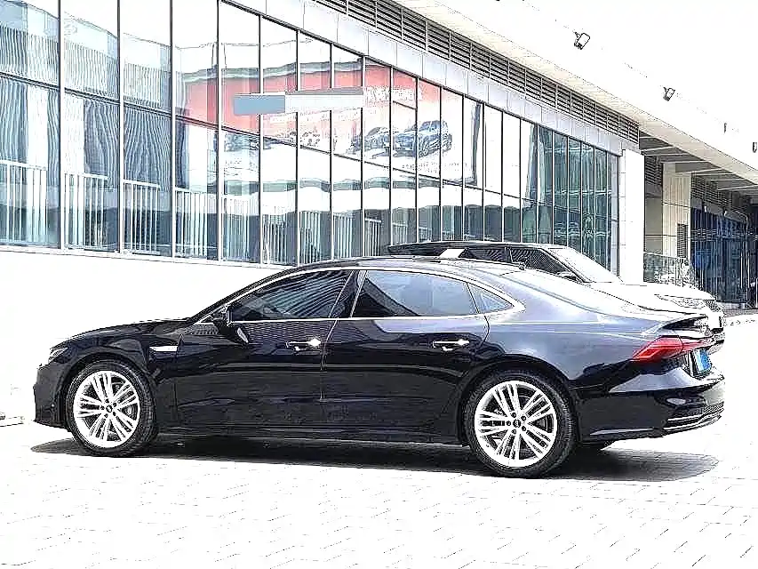 Audi A7L — фото 9