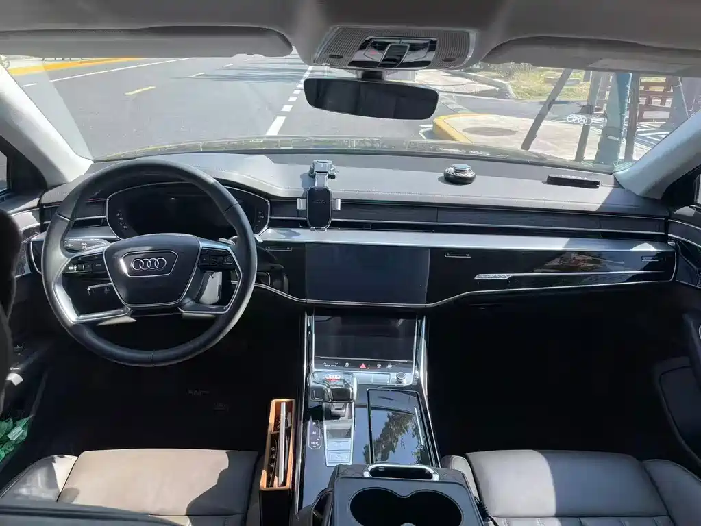 Audi A8 — фото 4