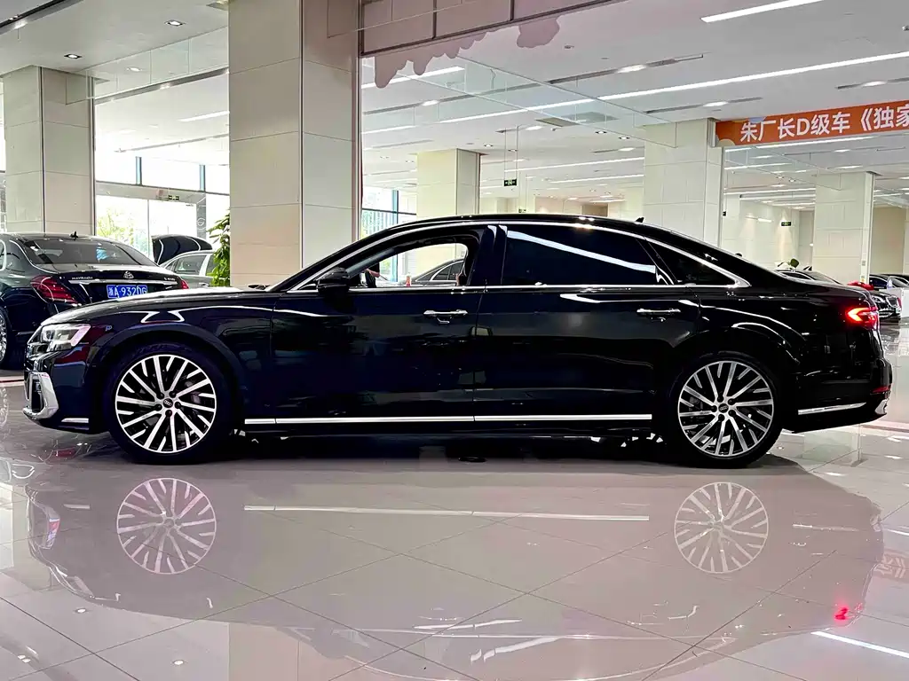 Audi A8 — фото 3