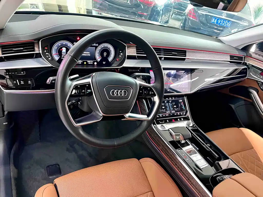 Audi A8 — фото 5