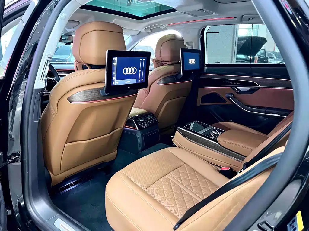 Audi A8 — фото 9