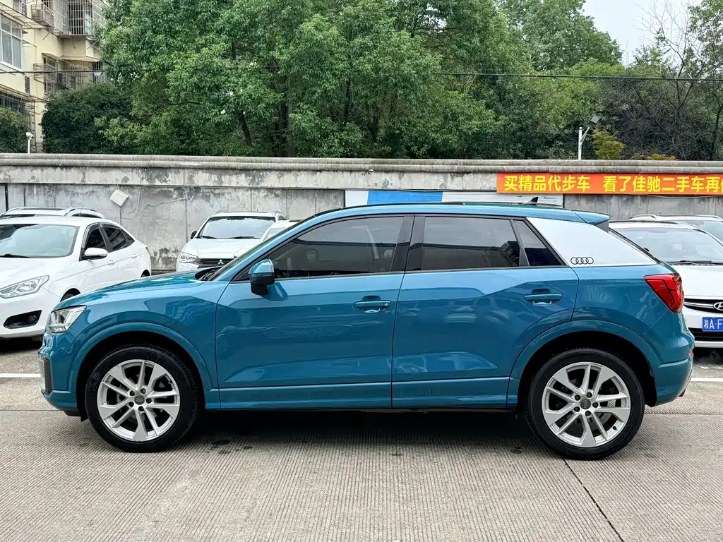 Audi Q2L — фото 3