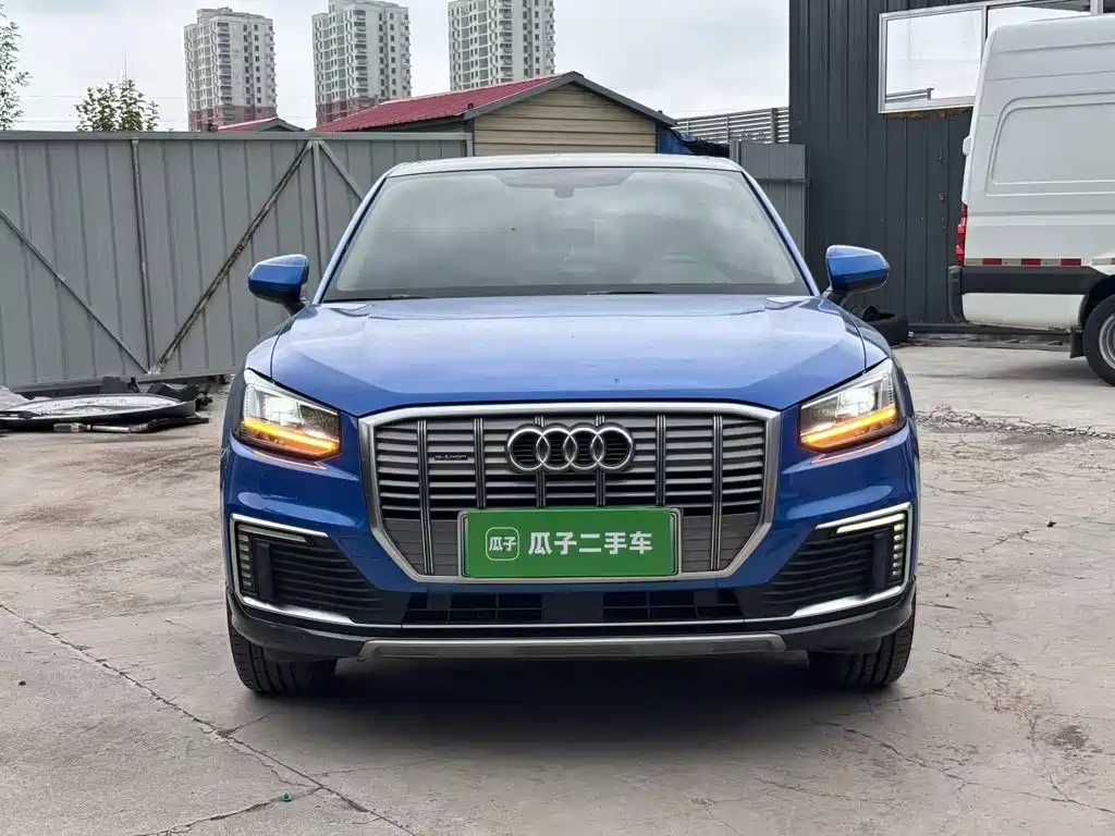 Audi Q2L e-tron — фото 3