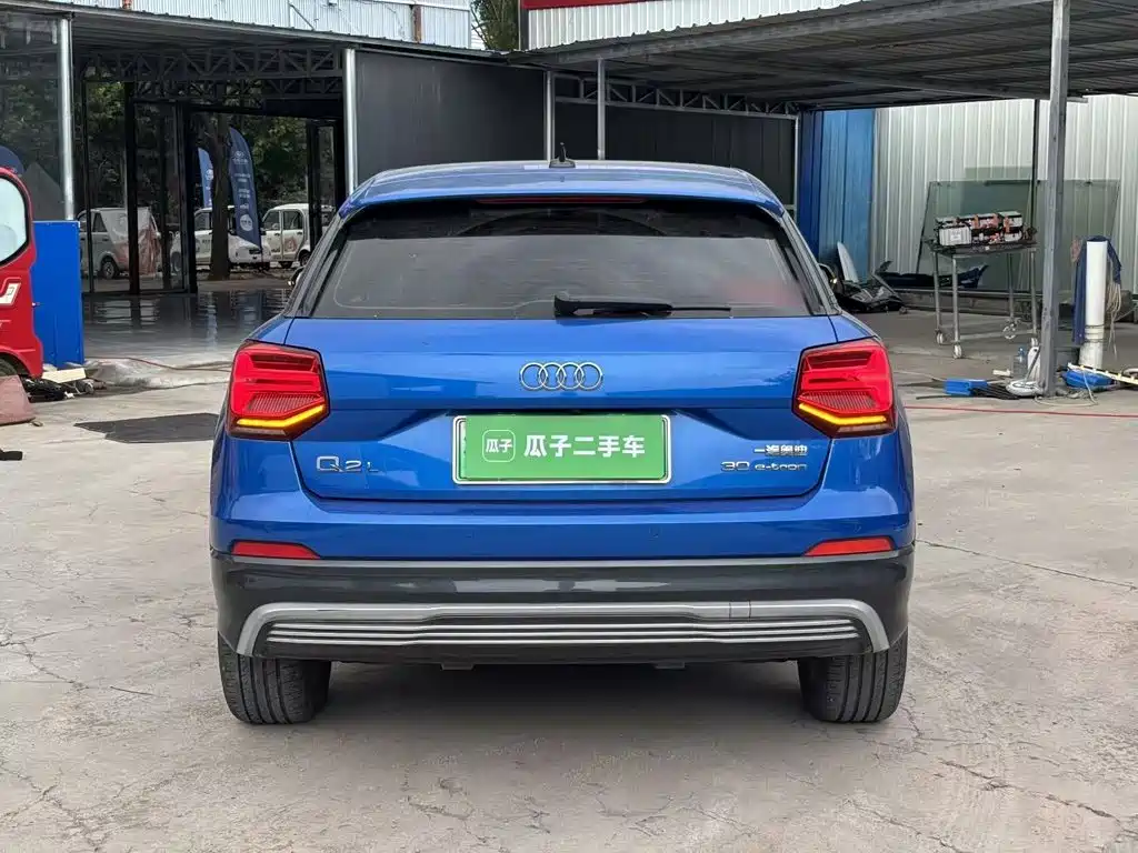 Audi Q2L e-tron — фото 4