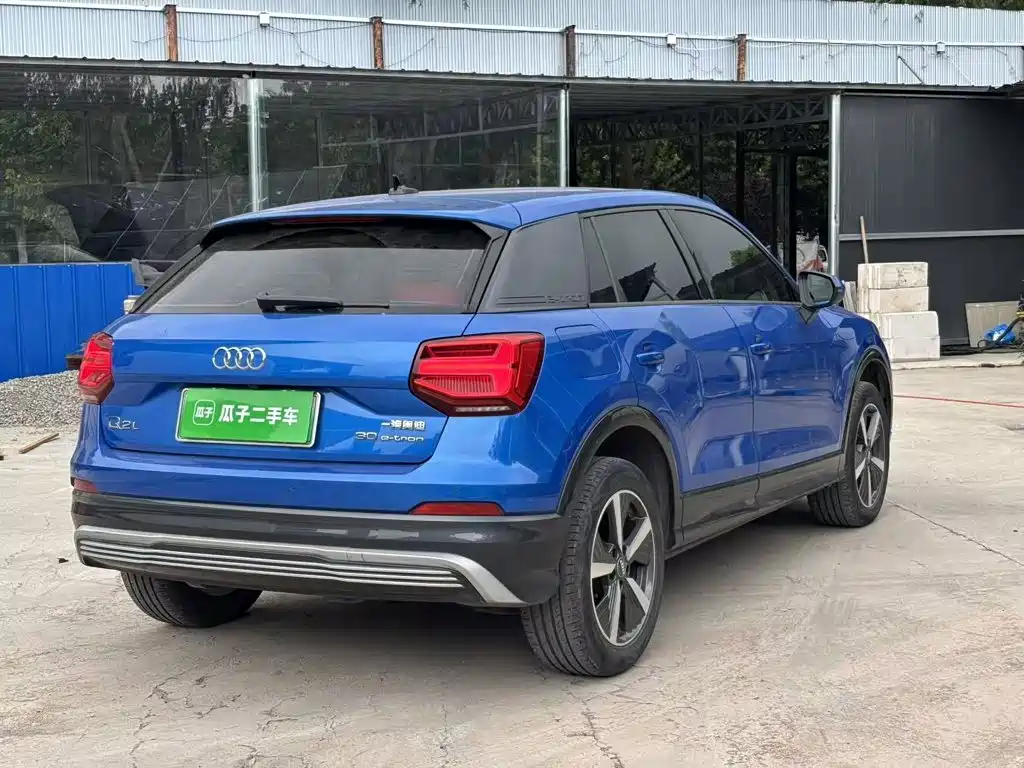 Audi Q2L e-tron — фото 5
