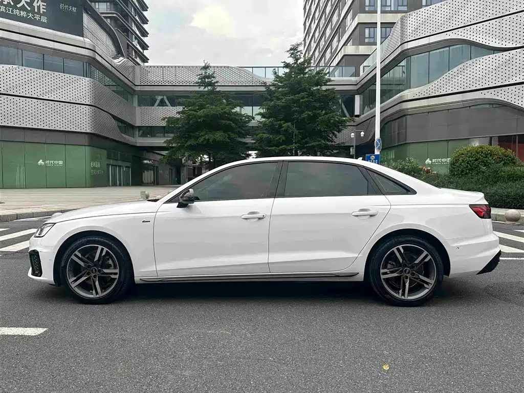 Audi A4L — фото 10