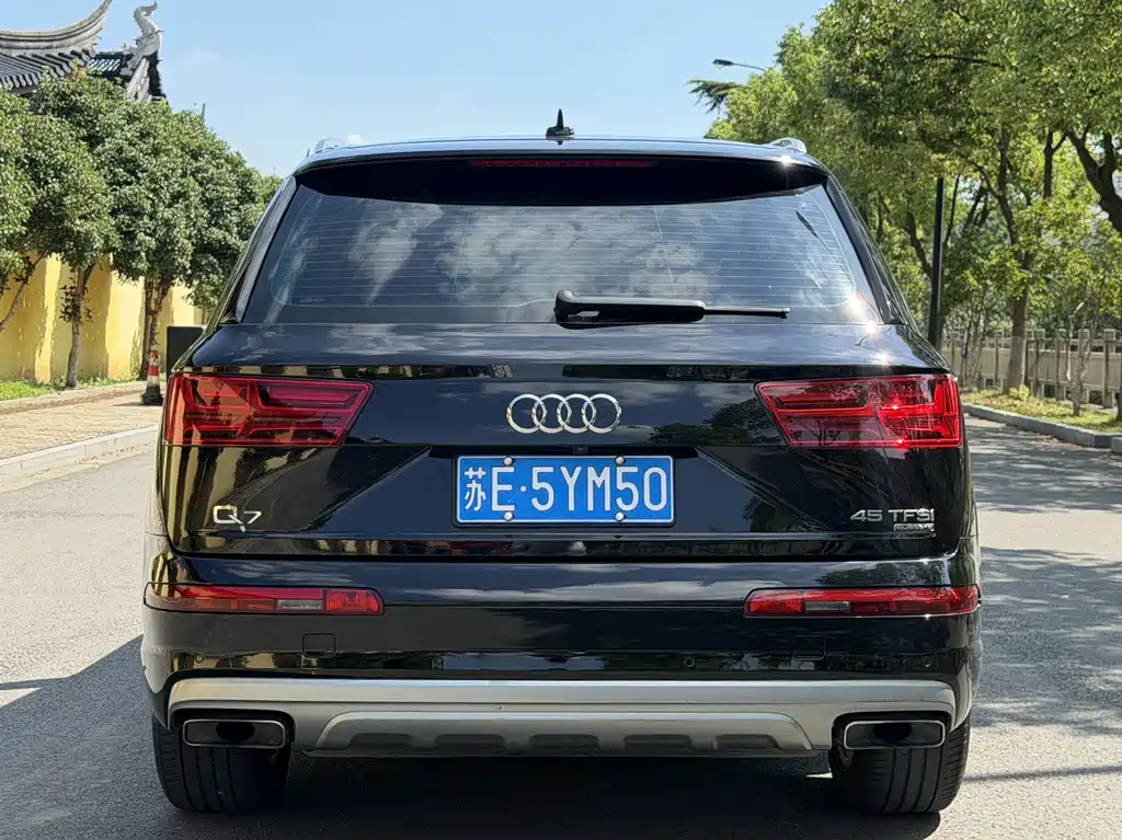 Audi Q7 — фото 8