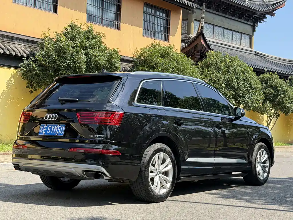 Audi Q7 — фото 9