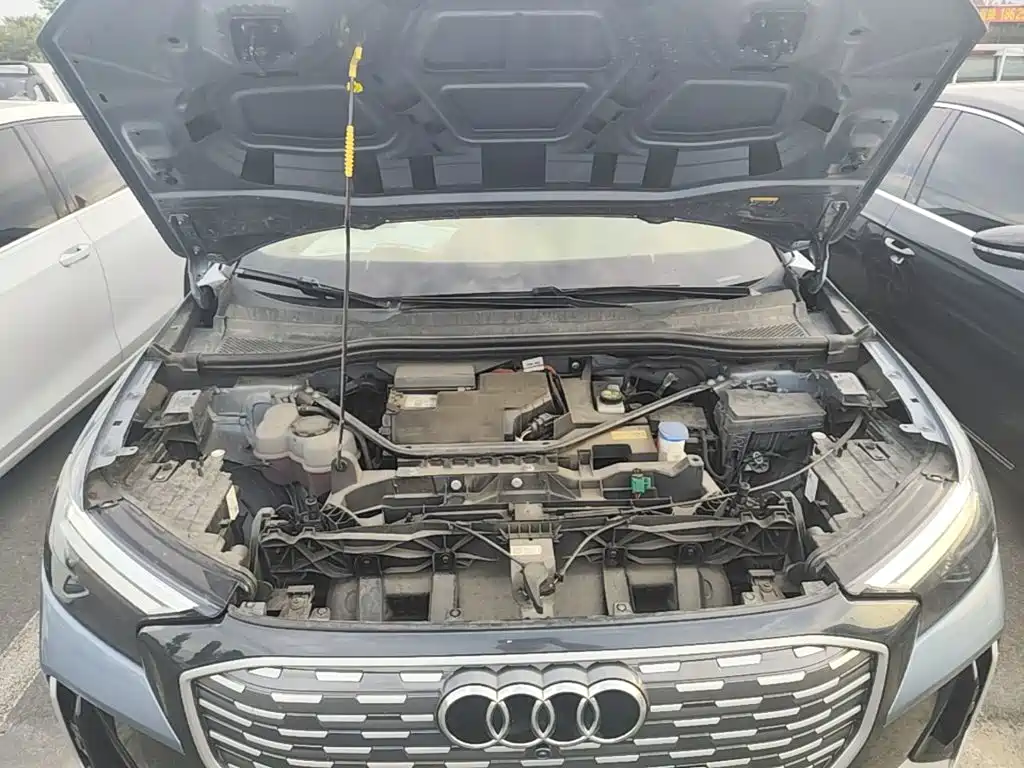Audi Q4 e-tron — фото 20