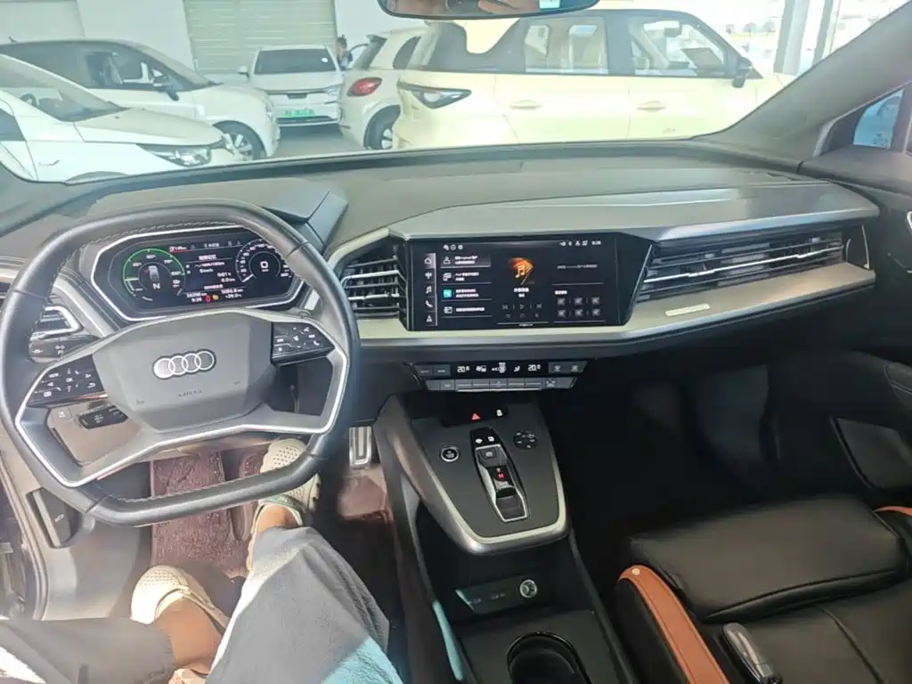 Audi Q4 e-tron — фото 10