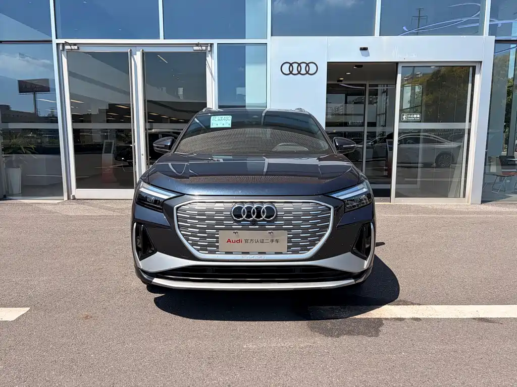 Audi Q4 e-tron — фото 2
