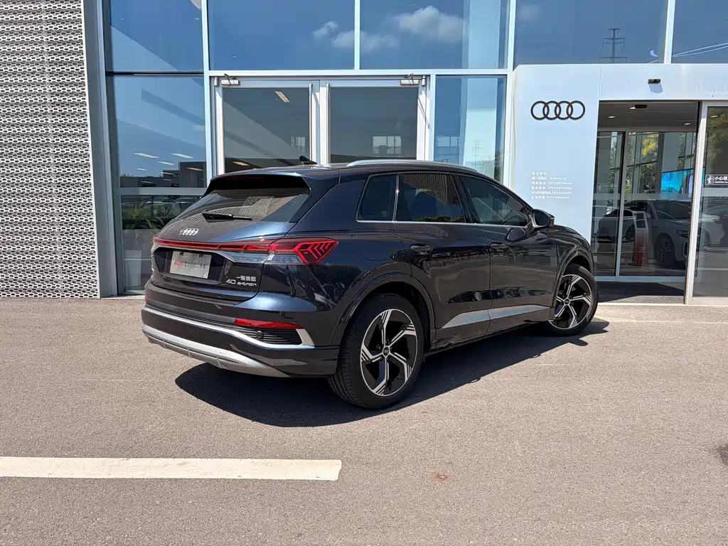 Audi Q4 e-tron — фото 4