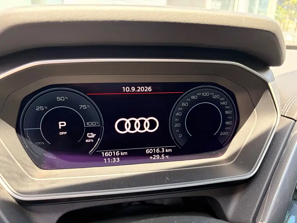 Audi Q4 e-tron — фото 10