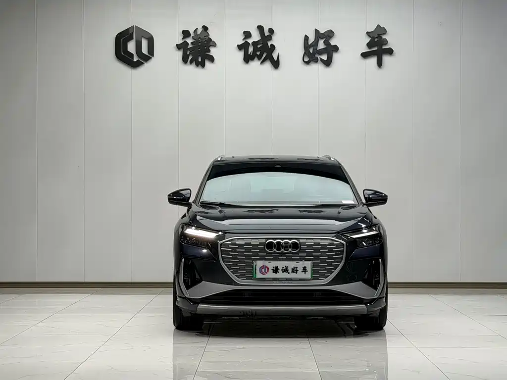 Audi Q4 e-tron — фото 2