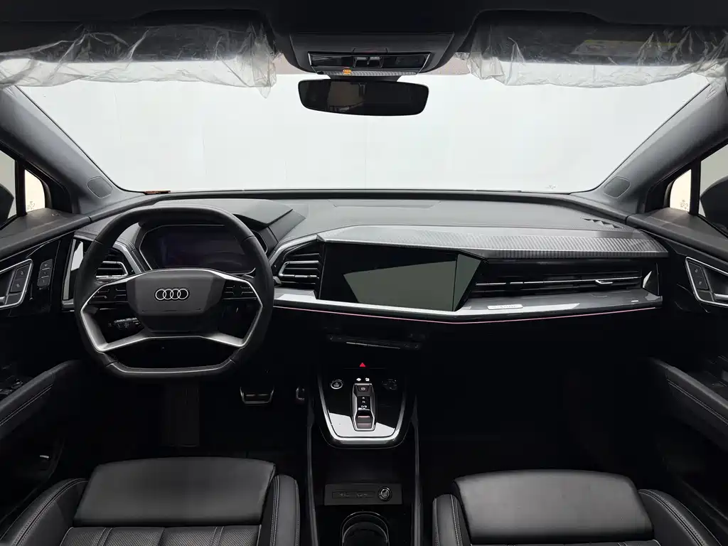 Audi Q4 e-tron — фото 16