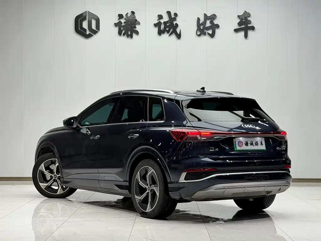 Audi Q4 e-tron — фото 7
