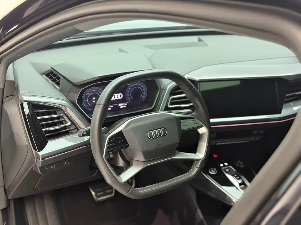 Audi Q4 e-tron — фото 10