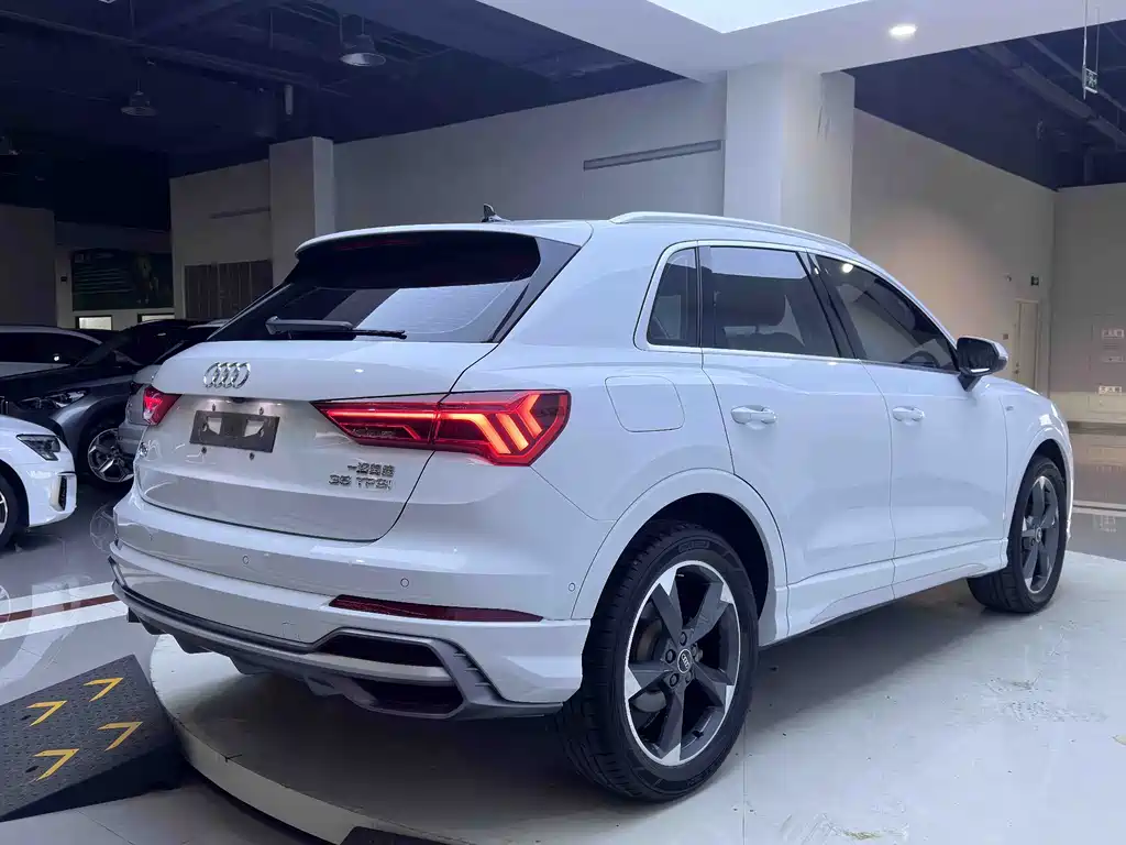Audi Q3 — фото 6