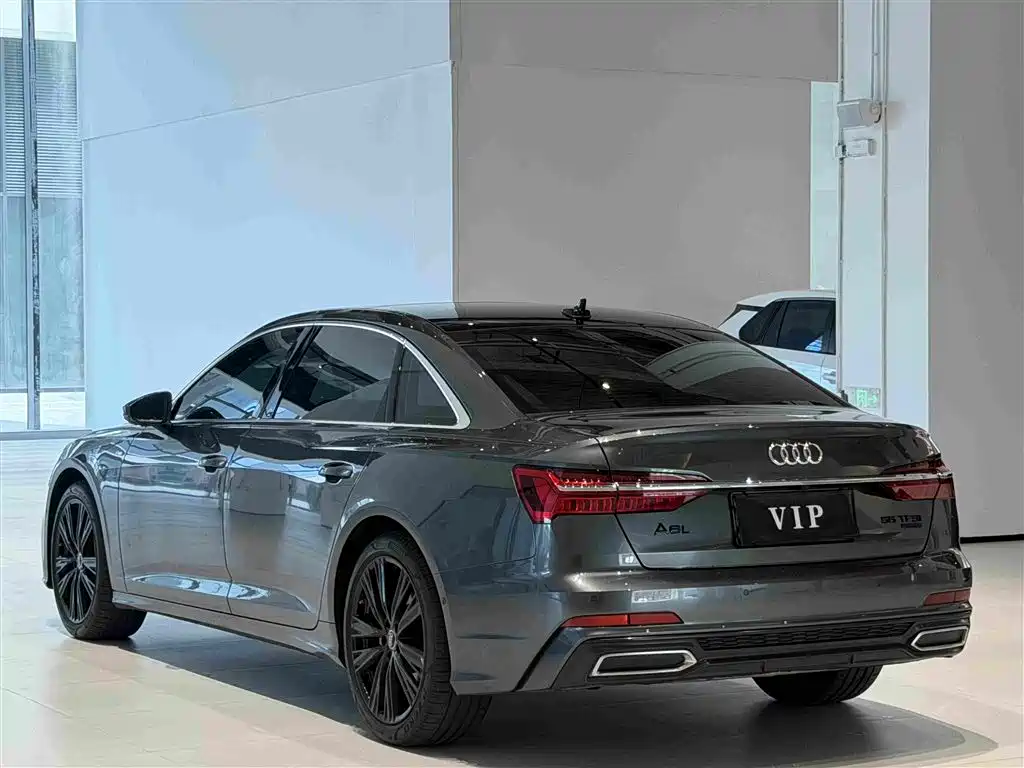 Audi A6L — фото 9