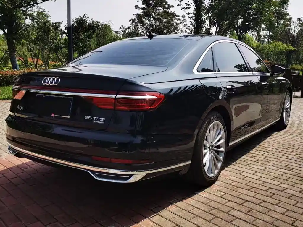 Audi A8 — фото 8