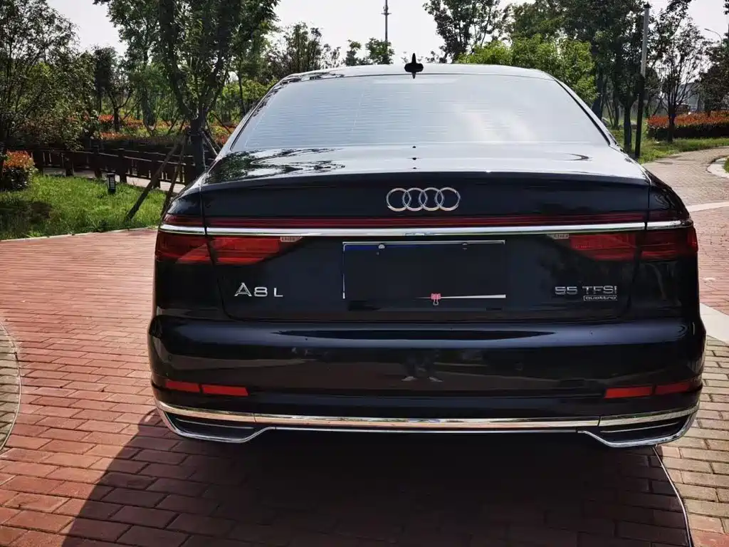 Audi A8 — фото 9