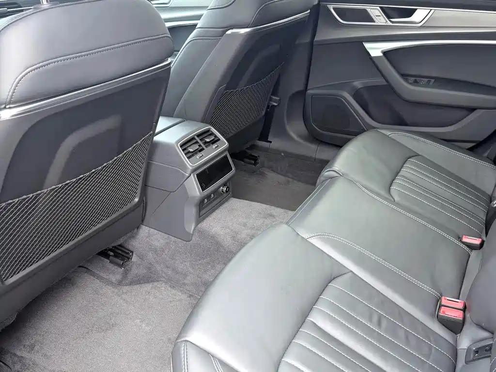 Audi A6L — фото 10