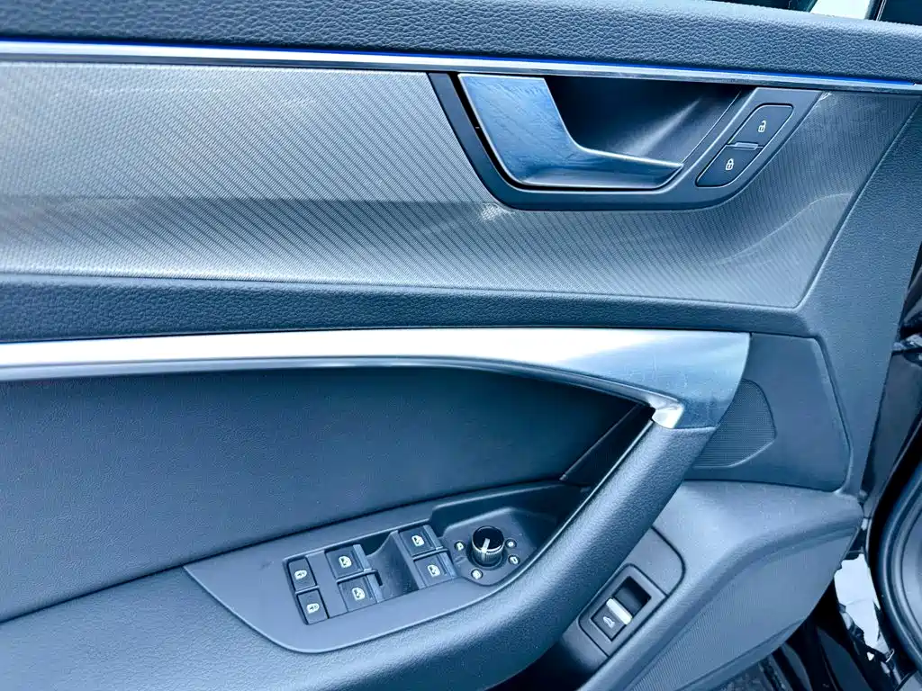 Audi A6L — фото 6