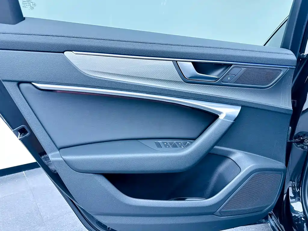 Audi A6L — фото 10