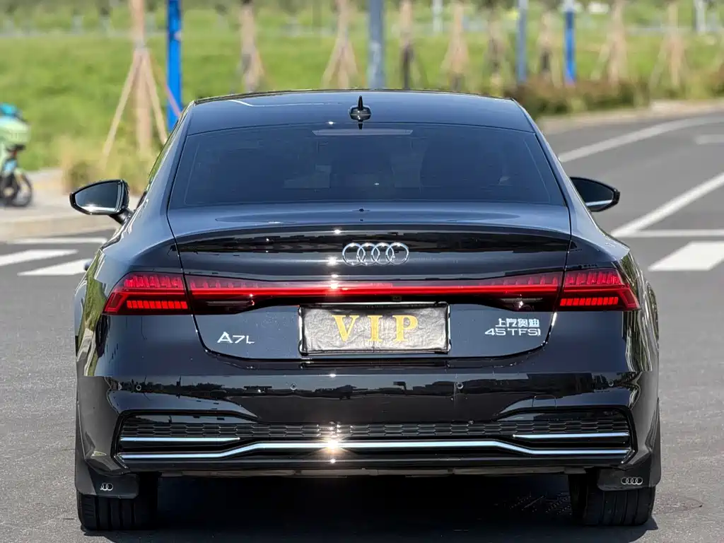 Audi A7L — фото 9