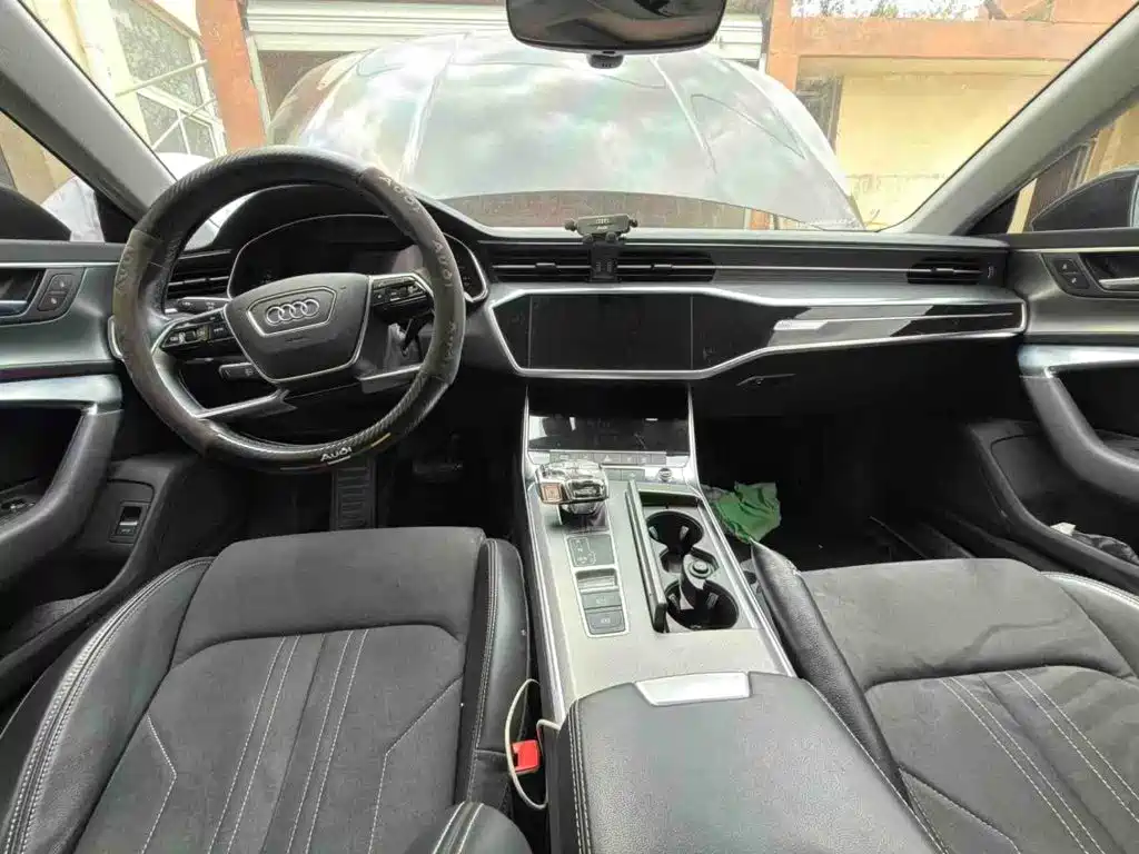 Audi A7L — фото 2