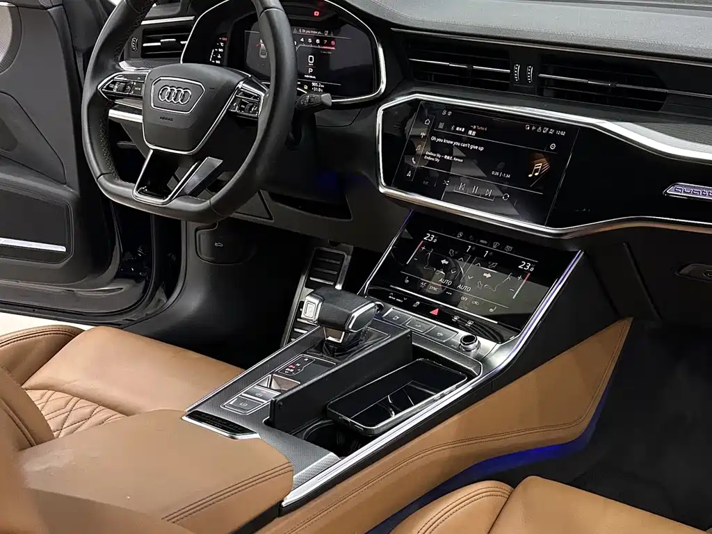 Audi A7L — фото 10