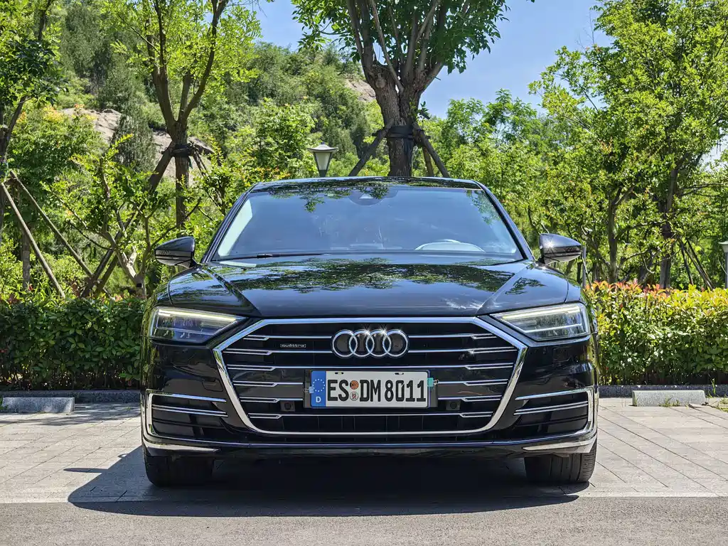 Audi A8 — фото 2