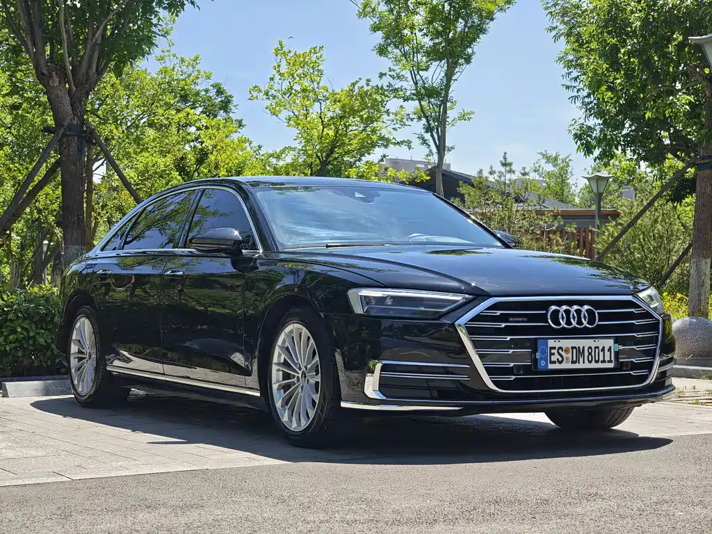 Audi A8 — фото 3