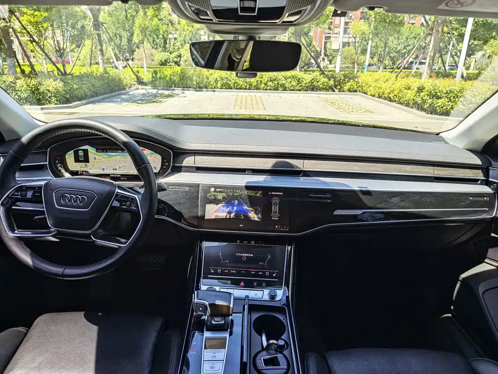Audi A8 — фото 6