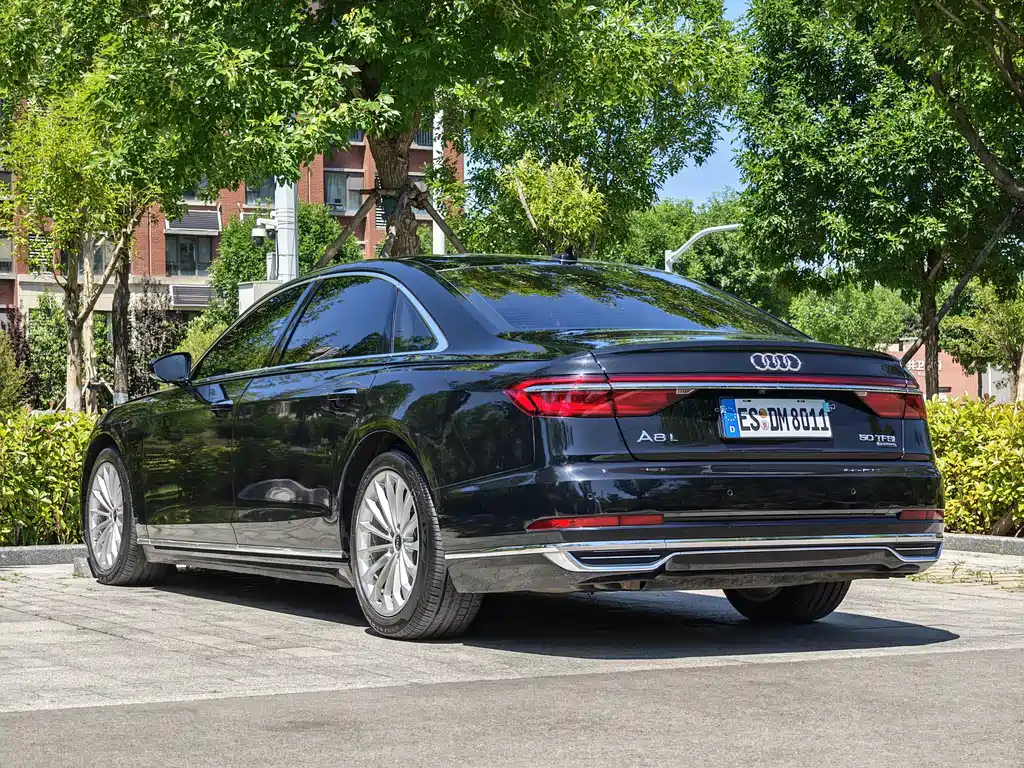 Audi A8 — фото 7