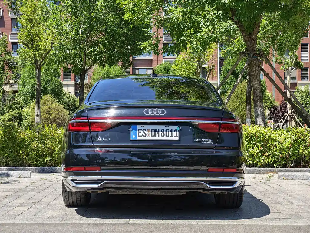 Audi A8 — фото 8