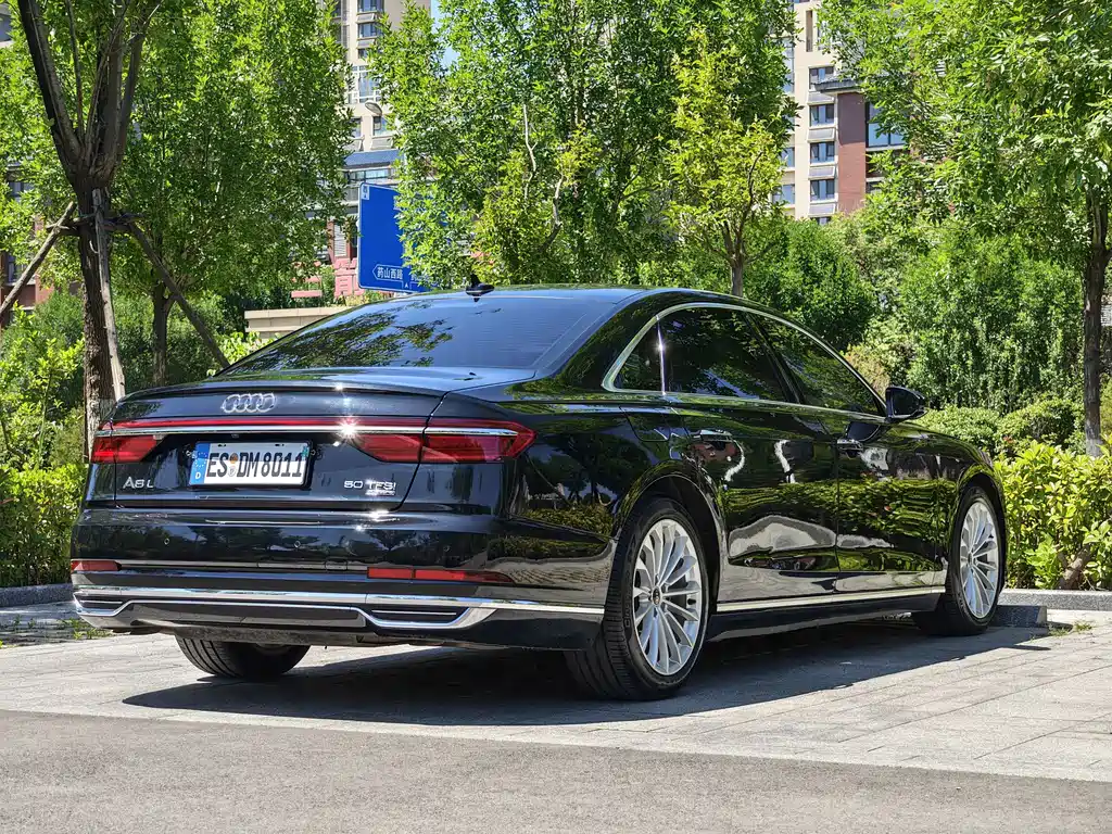 Audi A8 — фото 9