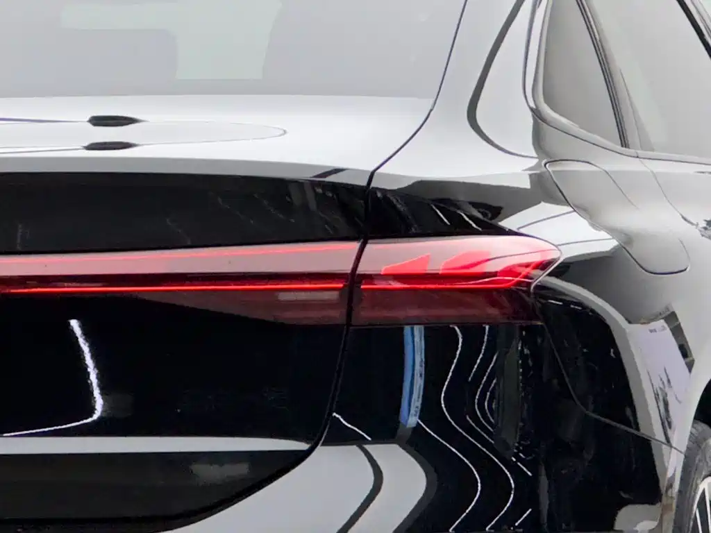 Audi A6L e-tron — фото 6