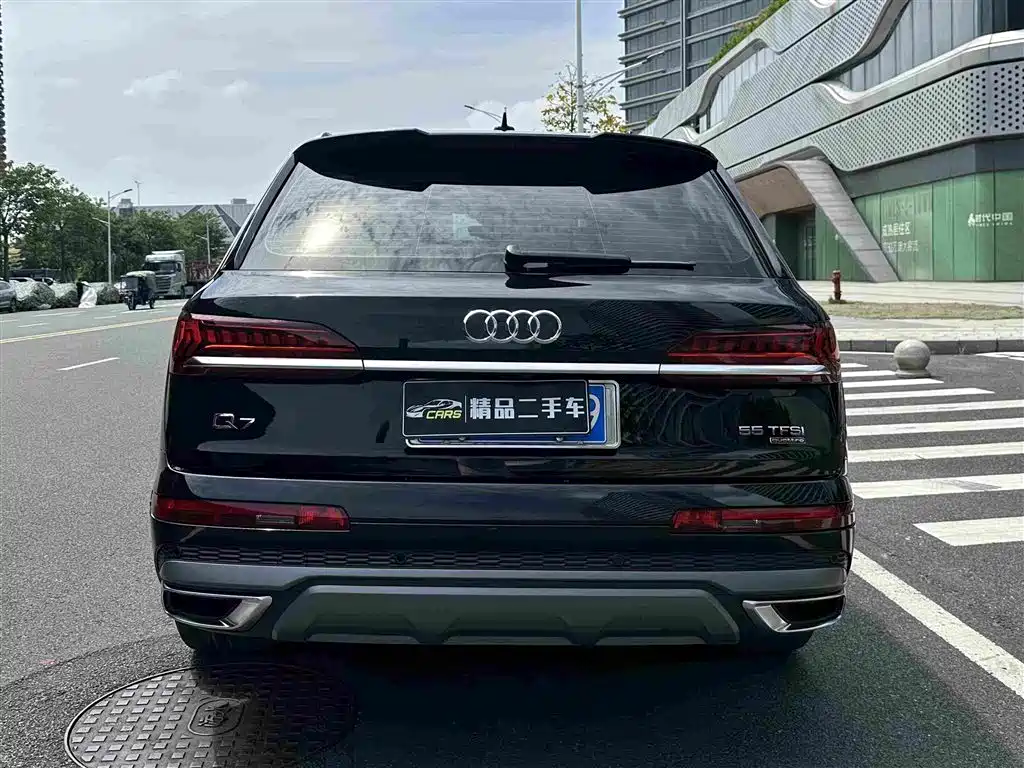 Audi Q7 — фото 8