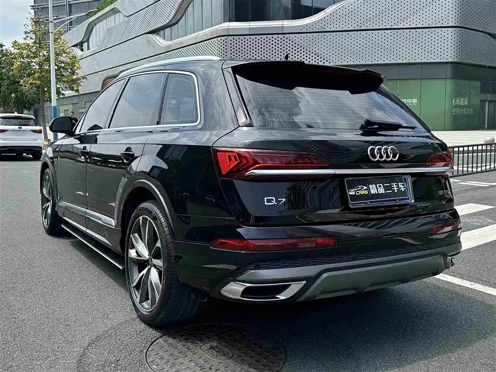 Audi Q7 — фото 9