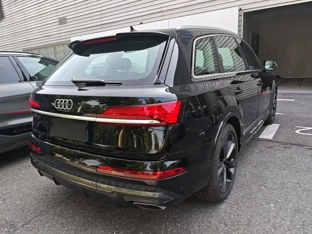 Audi Q7 — фото 7