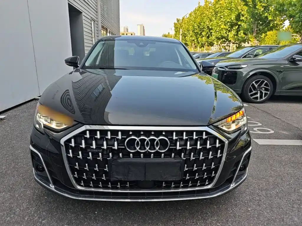 Audi A8 — фото 3