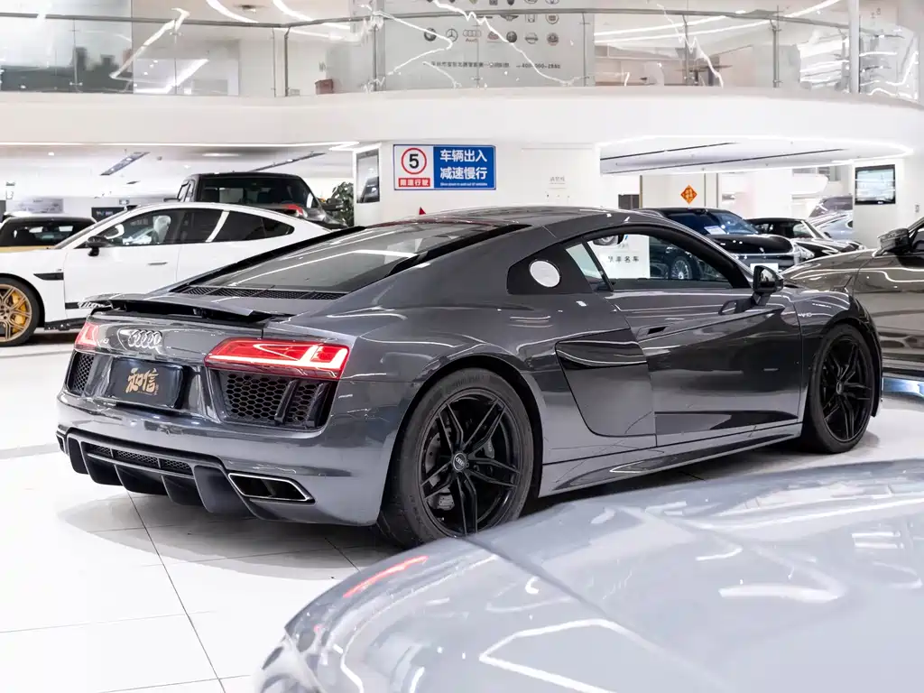 Audi R8 — фото 6