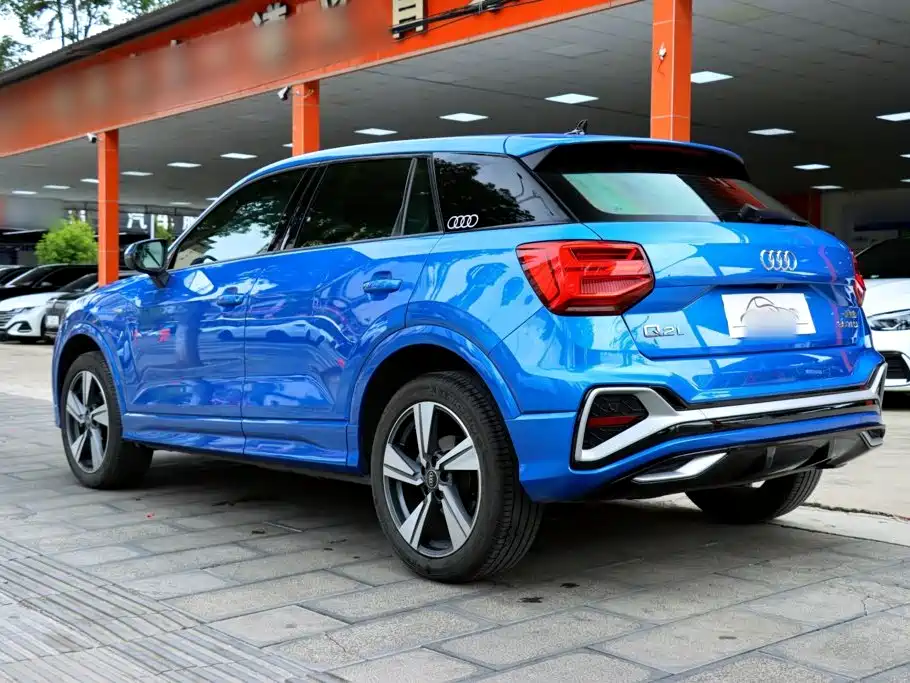 Audi Q2L — фото 4
