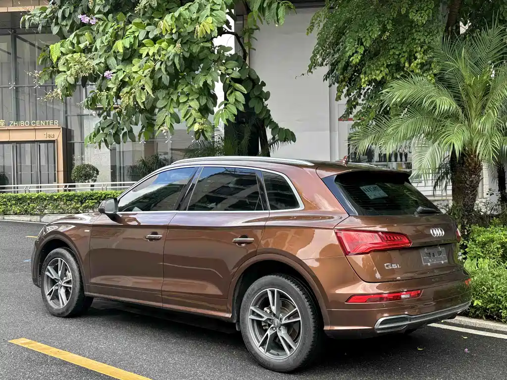 Audi Q5L — фото 3