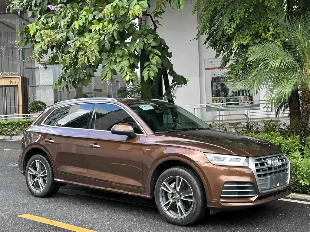 Audi Q5L — фото 5