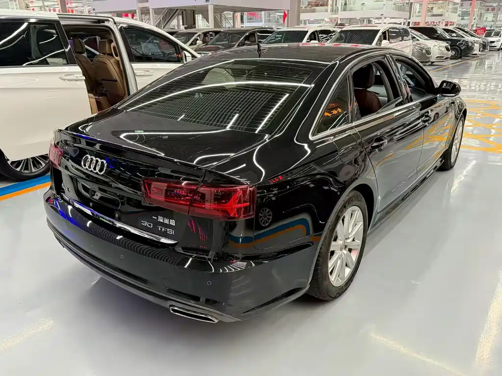 Audi A6L — фото 9