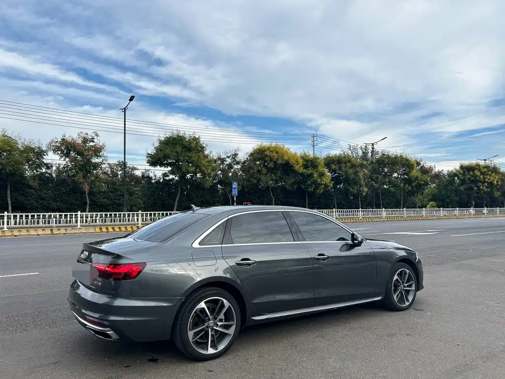 Audi A4L — фото 5