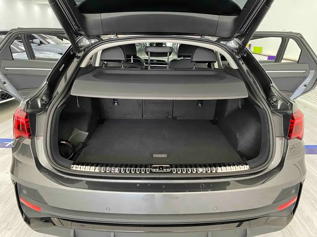 Audi Q3 Sportback — фото 10